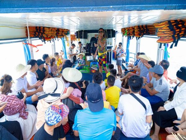 Nha Trang Island Hopping And Parasailing Tour